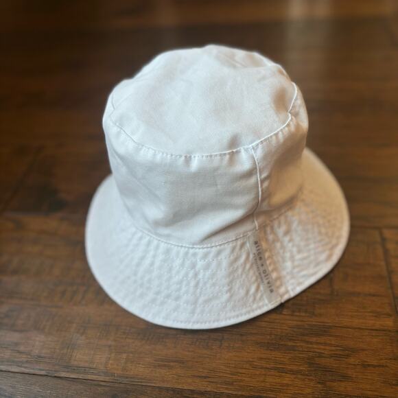 Alice & Olivia Reversible Daisy Bucket Hat White - Picture 3 of 4